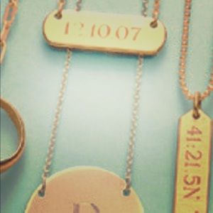Stella&dot gold bar necklace